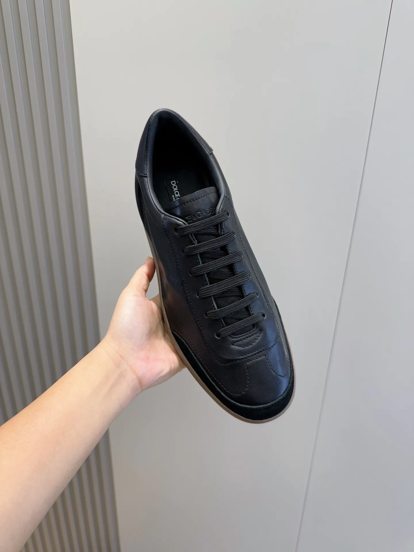 Men's Men's Shoes💰400 [New Style]🐏🐏DG men's calfskin sneakers Portofino Yacht shoes, simple and versatile design, unique saddle leather soles. The Dolce &G logo rear wing is the icing on the cake. Imported cowhide + rubber outsole Size: 39-44 (customized at 38.45)